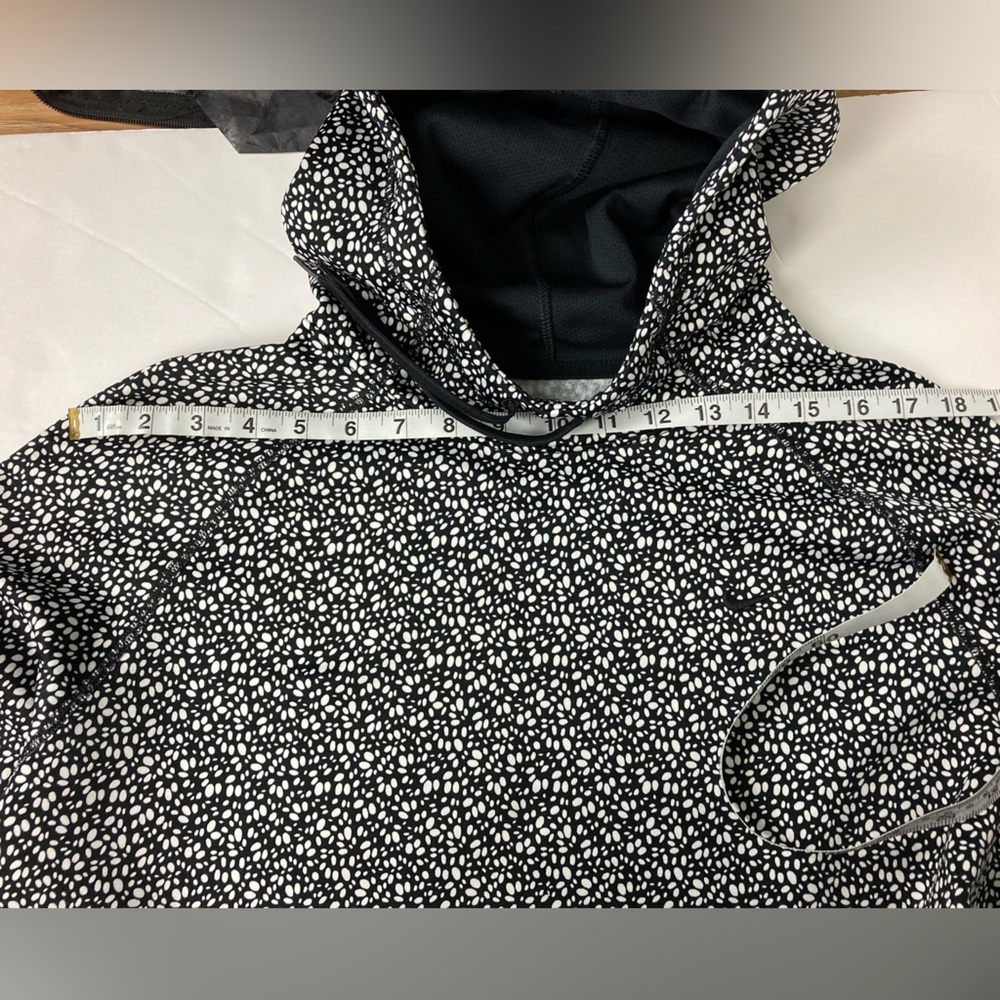 Nike Black and White women thermal training hoodie - Picture 6 of 10
